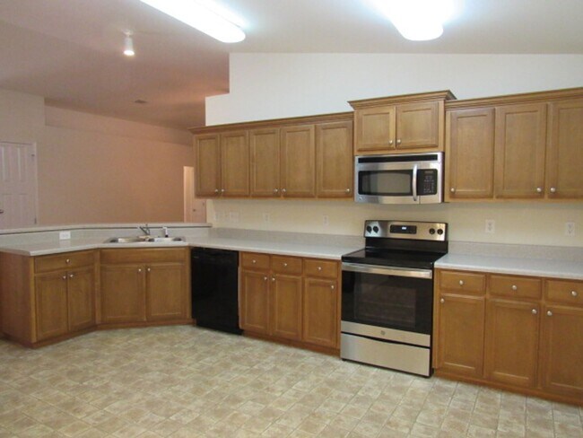 Foto del edificio - Easy access to shopping, I-10 & Navy Feder...