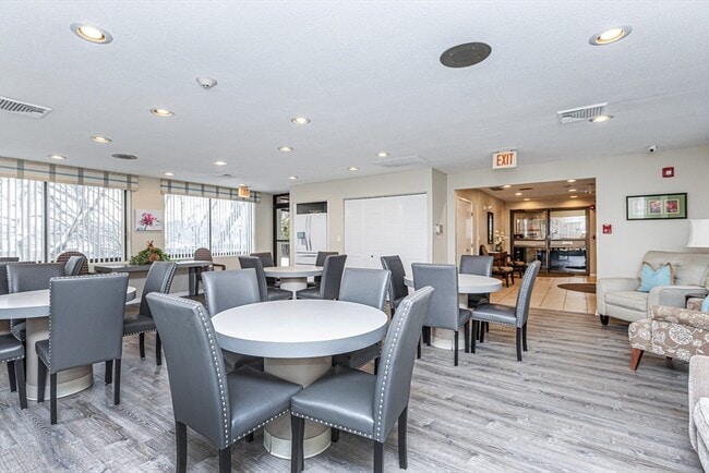 Foto del edificio - 1006 Paradise Rd