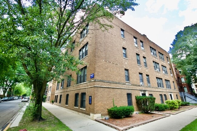 Building Photo - 3908 N Janssen Ave