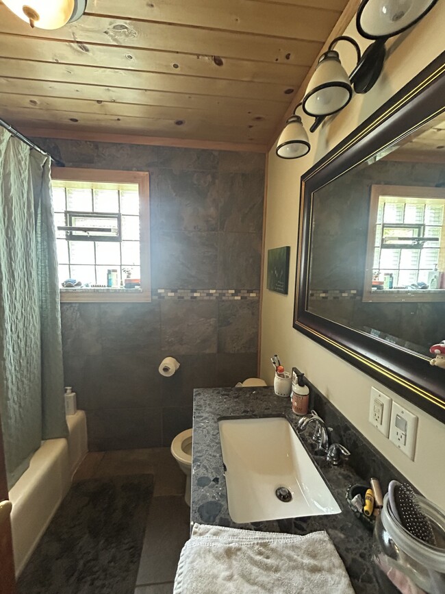 Building Photo - 418 Blemhuber Ave