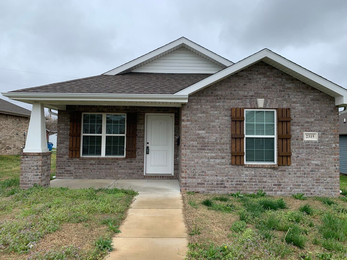 Primary Photo - Adorable 2 bedroom, 2 bathroom home. Ready...