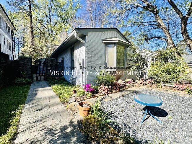 Building Photo - Stunning 3 BR 2 BA Home Near Piedmont Park