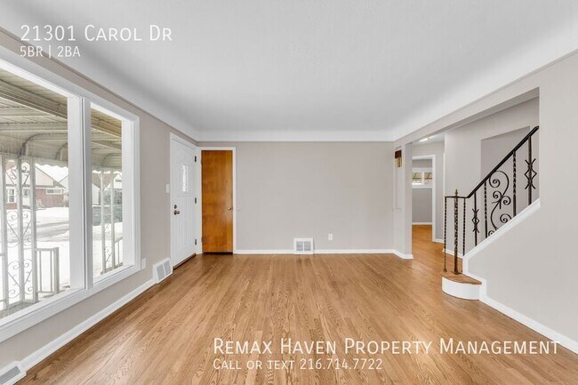 Foto del edificio - 21301 Carol Dr