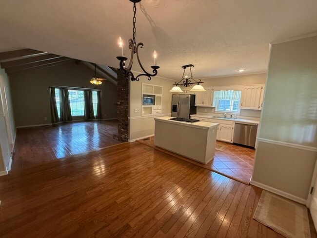 Building Photo - 5556 Hunters Hill Rd