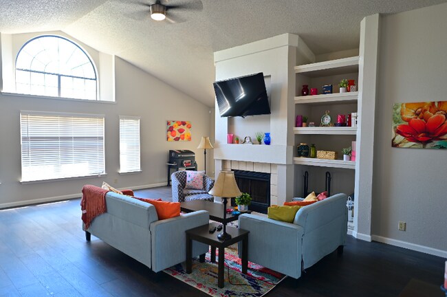 Photo - 7011 Beech Trail Dr House