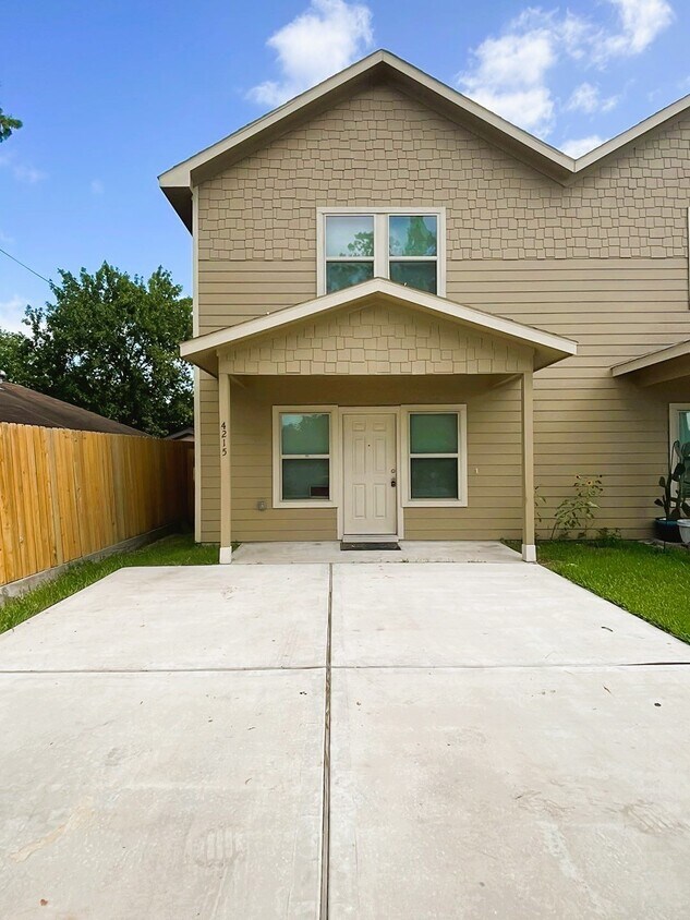 Foto principal - 4215 Davenport St