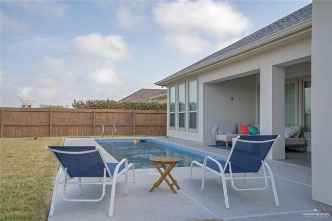 Foto del edificio - 2411 Drakensburg Ave