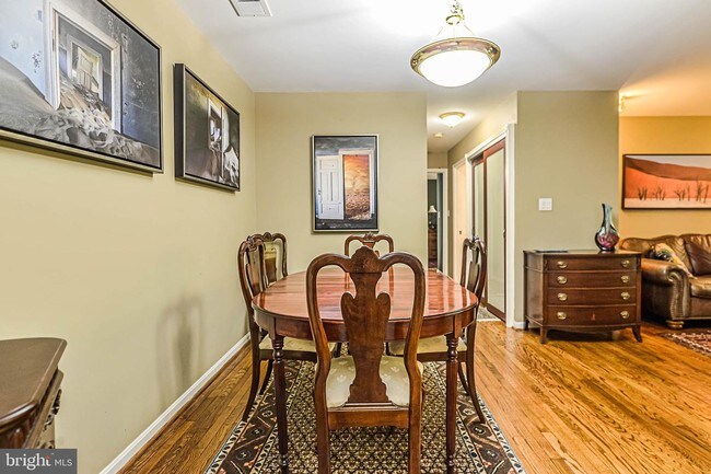Building Photo - 2813 Lee Oaks Ct