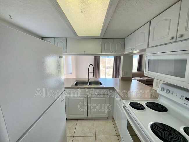 Building Photo - 474 Caribbean Dr