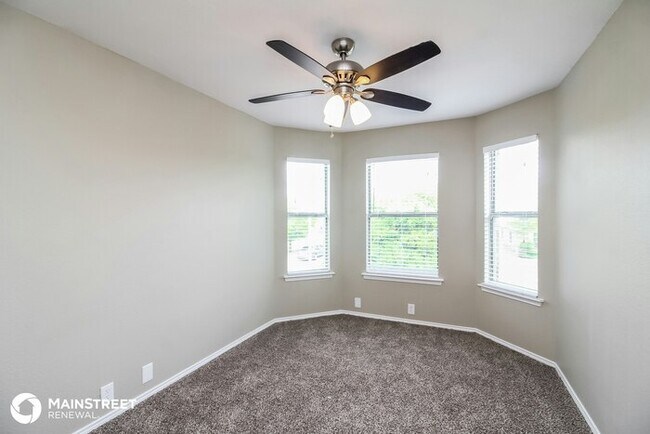 Foto del edificio - 810 Cascade Dr, Glenn Heights, TX 75154