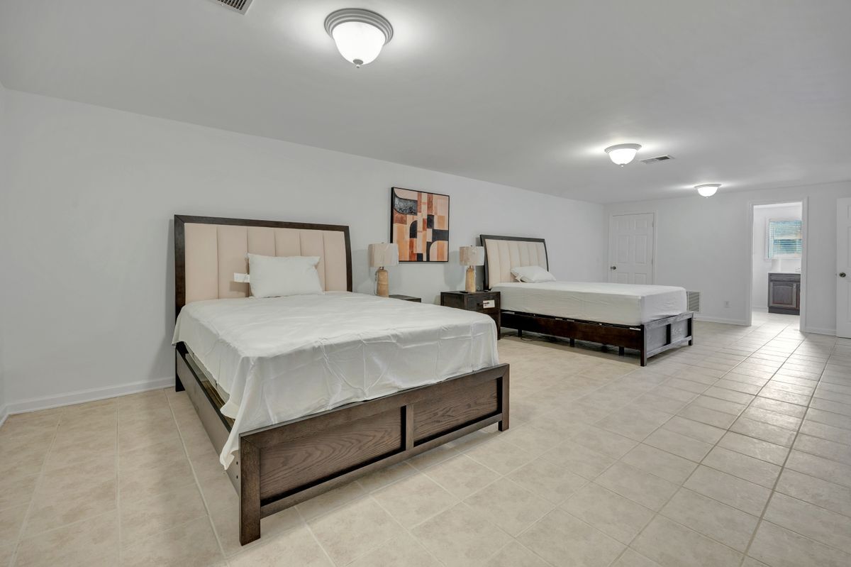 Building Photo - 3442 Skyland Dr