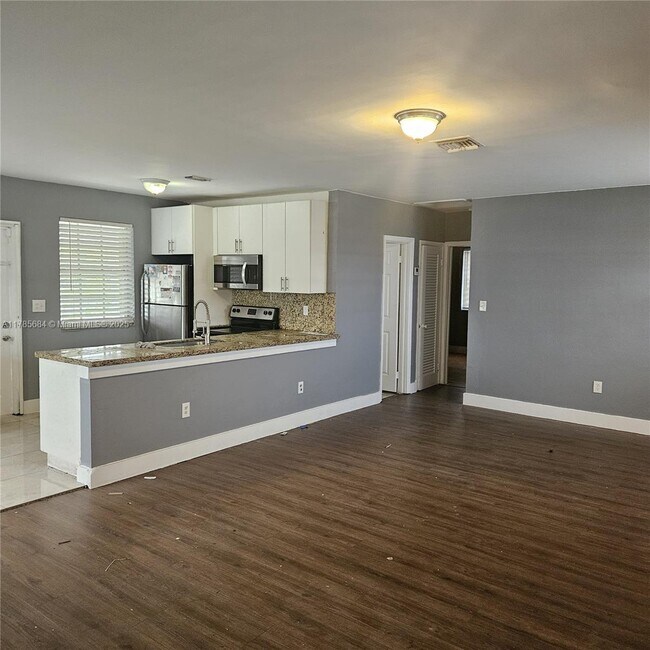 Foto del edificio - 16115 NW 42nd Ave