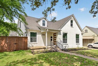 Building Photo - 2560 Rogers Ave