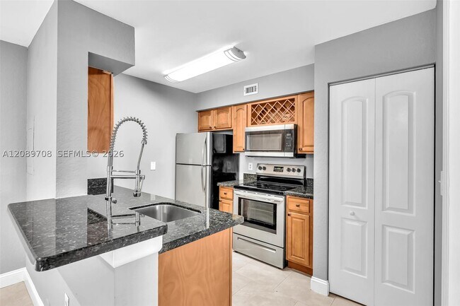 Foto del edificio - 2820 N Oakland Forest Dr