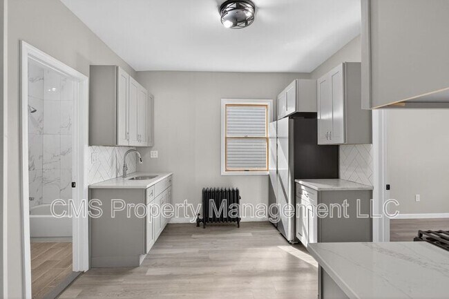 Building Photo - 378 Grand St