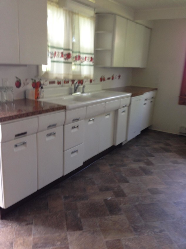 12 Park Rd Unit 1212 Park 1, Winfield, PA 17889 Room for Rent in