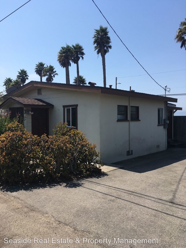 Primary Photo - Studio, 1 bath House - 2745 Alder