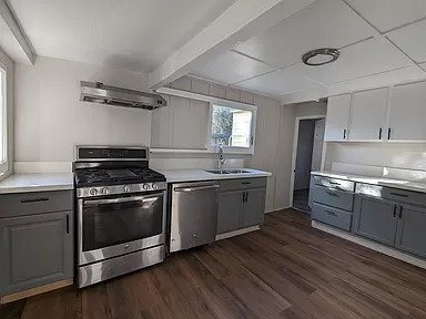 Foto del edificio - New paint clean nice neighbourhood for rent