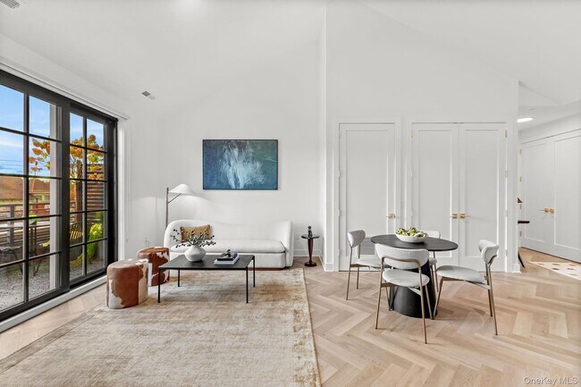 Foto del edificio - 100 E Putnam Ave