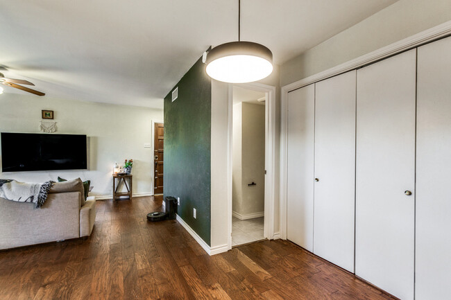 Building Photo - 14800 Enterprise Dr