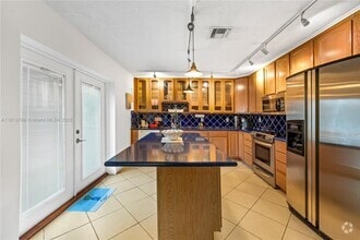 Building Photo - 400 SE 31st St