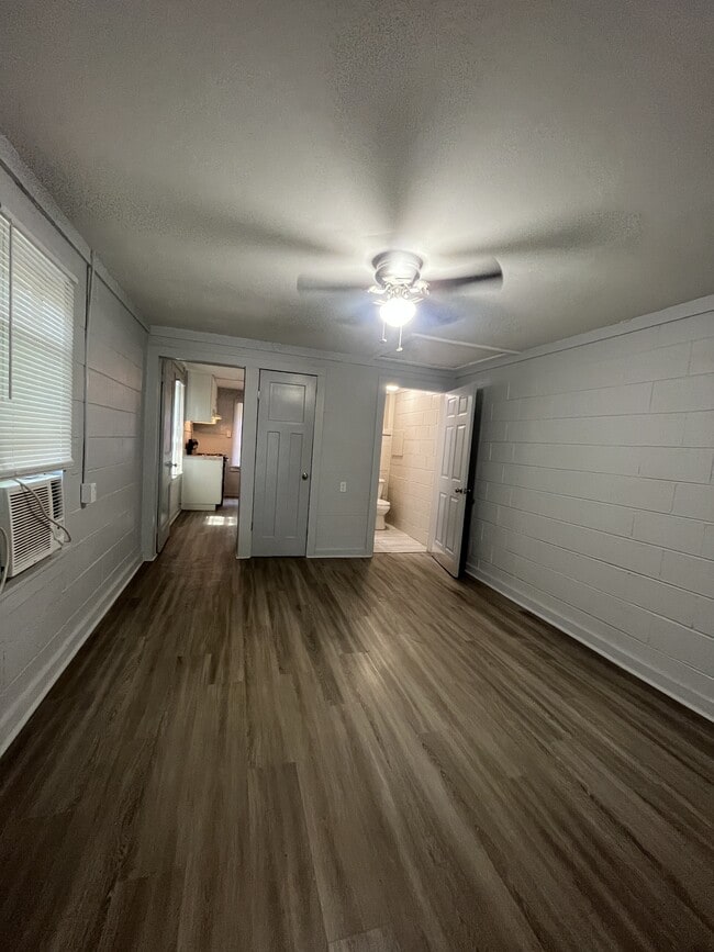 Building Photo - 822 Corn Ave