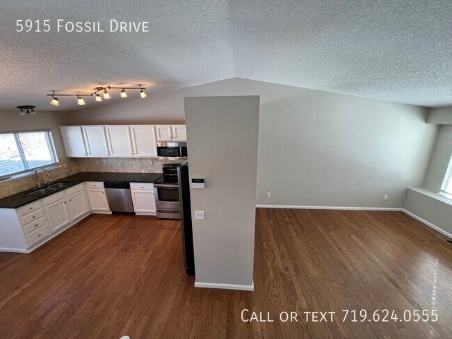 Foto del edificio - Lovely multi-level house for rent