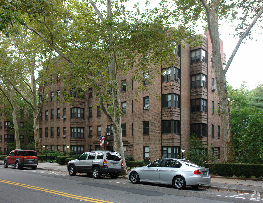 160 E Hartsdale Ave. - 160 E Hartsdale Ave