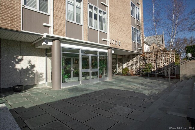 Building Photo - 1028 Farmington Ave