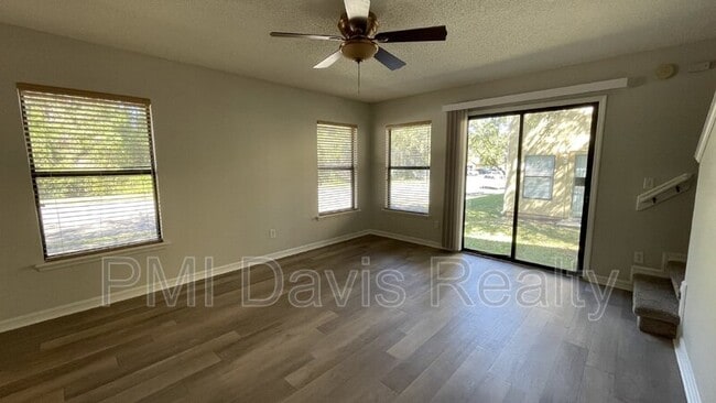 Building Photo - 4609 Playschool Dr