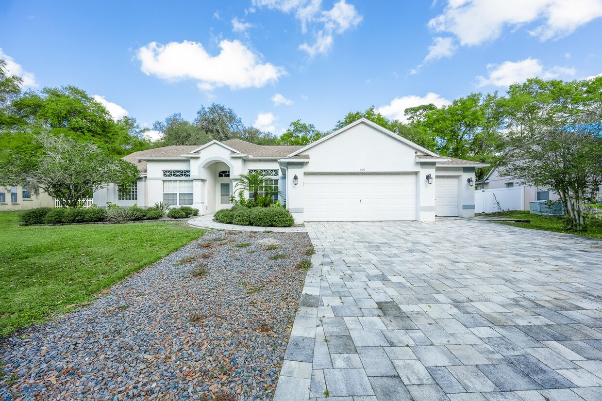 Primary Photo - Stunning 4-Bedroom Home with Private Pool ...