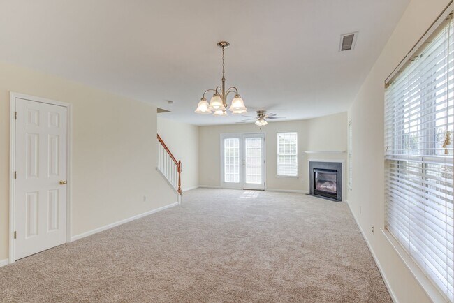 Foto del edificio - 3 Bedroom Townhouse in Wakefield with 1 Ca...