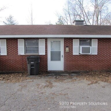 Primary Photo - 326 S Spring St