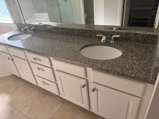 Foto del edificio - 6479 Silver Glen Dr