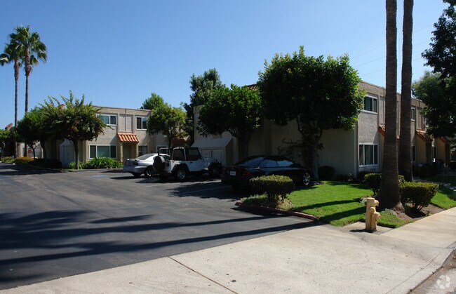 Building Photo - Royal Villas Apartments