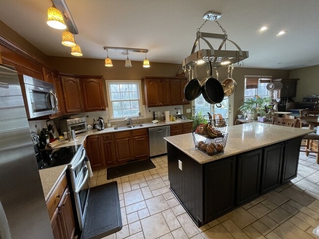 Building Photo - 6108 N Willow Pond Dr
