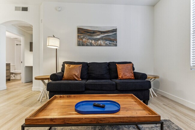 Foto del edificio - 9450 W Cabela Dr