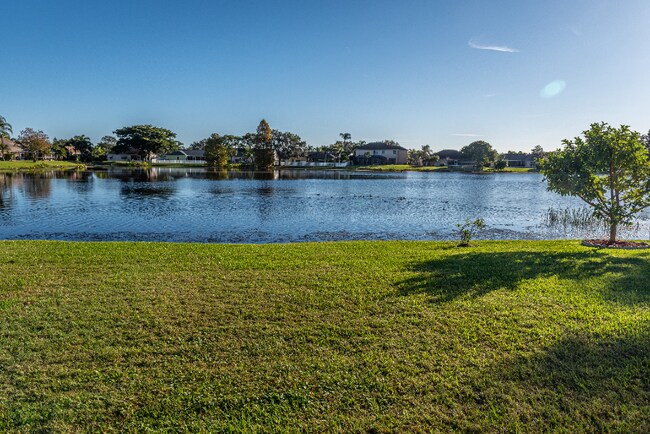 Foto del edificio - 1092 Egret Lake Way