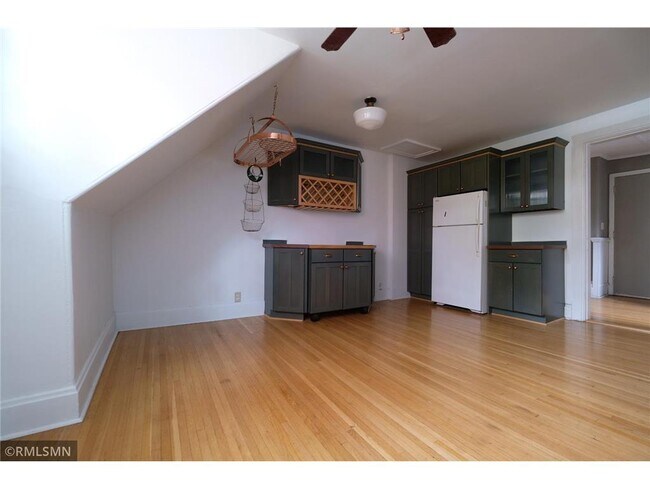 Building Photo - 490 Summit Ave