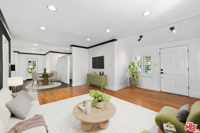 Foto del edificio - 5711 Rhea Ave