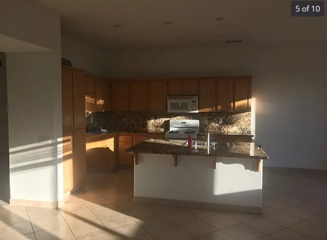 Building Photo - 17719 Robusta Dr