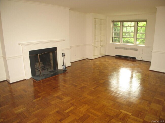 Building Photo - 5 Chateaux Cir