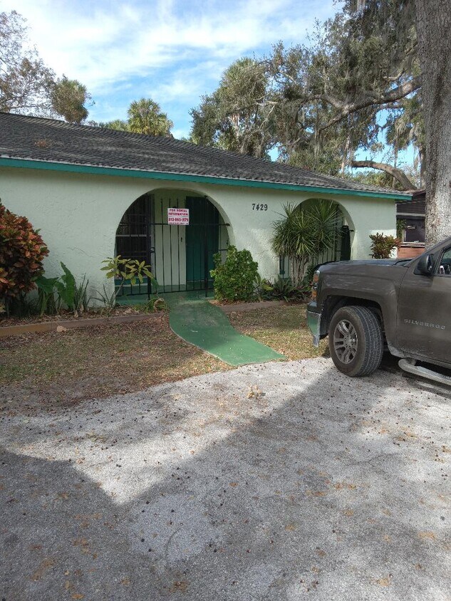 Foto principal - 7429 Washington St