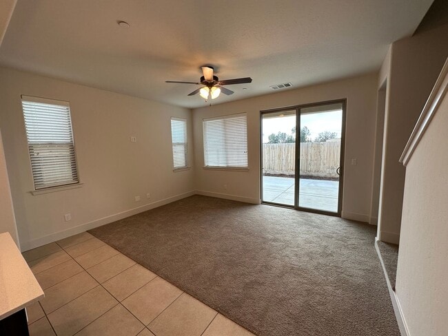 Foto del edificio - Available Now!