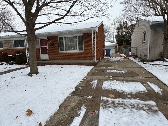 Building Photo - 28556 Milton Ave