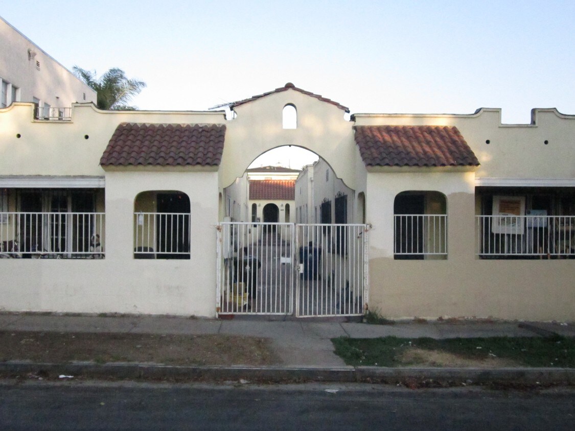 Building Photo - 619 S Soto St