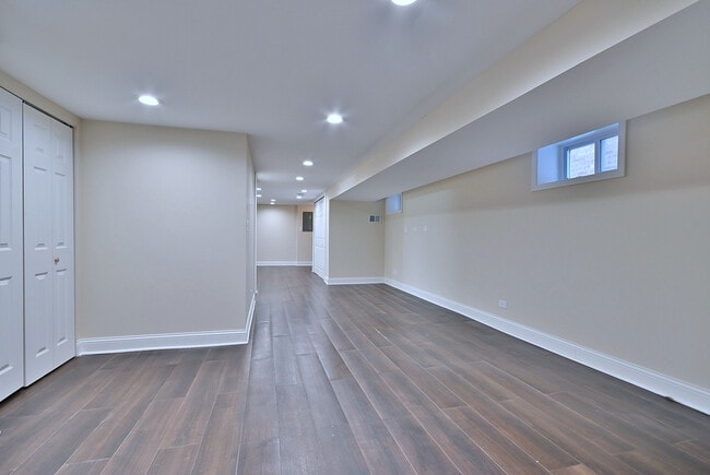 Foto del edificio - 7103 W Devon Ave