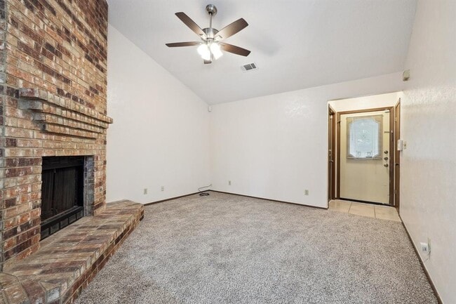 Building Photo - 2621 Garrettson Dr