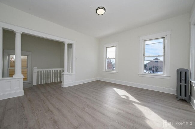 Building Photo - 377 Delavan St