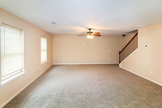 Building Photo - 921 Justice Dr